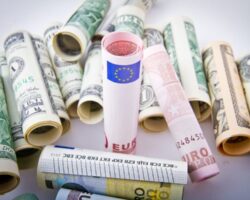 Immagine Euro Dollaro, Non solo le Banche Centrali: gli Altri Market Mover