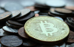 Immagine Bitcoin: Mining Sempre Più Difficile, le Conseguenze per il Mercato