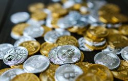 Immagine Cos’è la DeFi: La Finanza Decentralizzata Spiegata in Modo Semplice