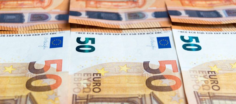 Immagine Cash Drag: la Zavorra Che Frena i Rendimenti in Silenzio